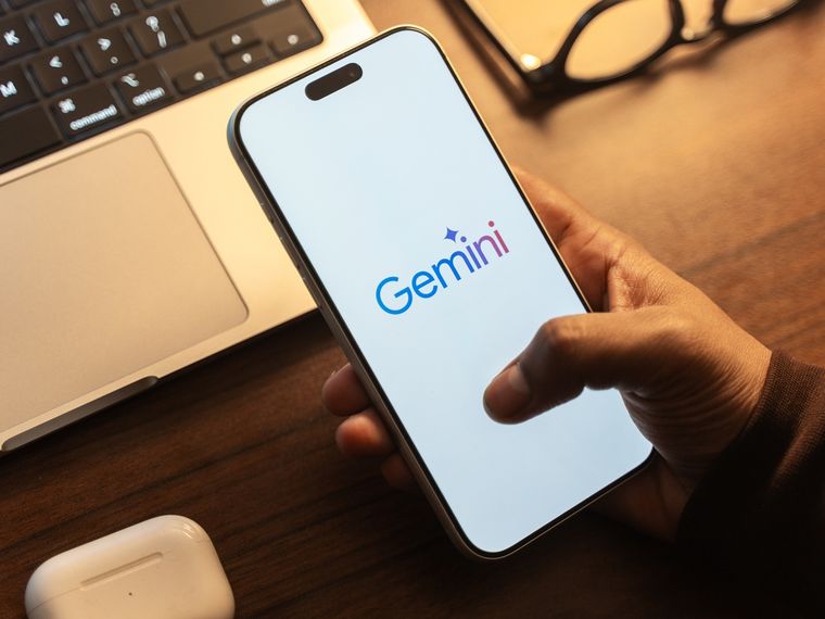 La interfaz de Gemini permite una conexión directa con todos tus archivos almacenados en la nube. La interfaz de Gemini permite una conexión directa con todos tus archivos almacenados en la nube.