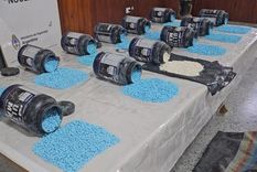 El cargamento de metanfetamina estaba oculto dentro de frascos de complementos de nutrición para deportistas Foto: Gendarmería