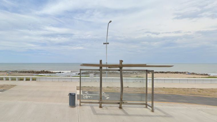 El cadáver apareció en Luna Azul, una playa pública de Mar del Plata.