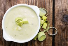 Sopa de puerro y papa Una receta simple y deliciosa para hacer en minutos. Foto: Shutterstock