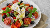 ensalada griega casera: receta rapida y liviana para el verano argentino ensalada griega casera: receta rapida y liviana para el verano argentino