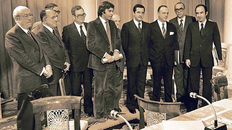 Los Pactos de la Moncloa fueron producto de un concenso rubricado el 25 de octubre de 1977 en el Palacio homónimo, sede del Gobierno español.