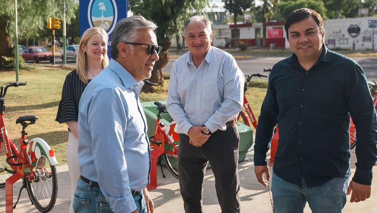 Francisco LoPresti, el intendente de Las Heras, frente a Hebe Casado y Alfredo Cornejo. Foto: Santiago Tagua/MDZ