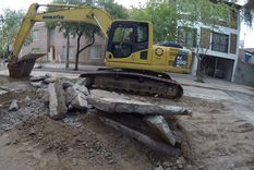 Los caños rotos son parte del paisaje urbano de Mendoza. Hay casi un trabajo de arqueología para descubrir los problemas. Foto: ALF PONCE MERCADO / MDZ