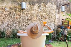 Las bañeras de exterior permiten disfrutar de momentos de desconexión combinando naturaleza, relax y aire libre. Foto: Instagram