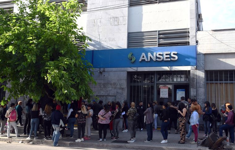 Cómo sigue el calendario de pagos de Anses Foto: Archivo