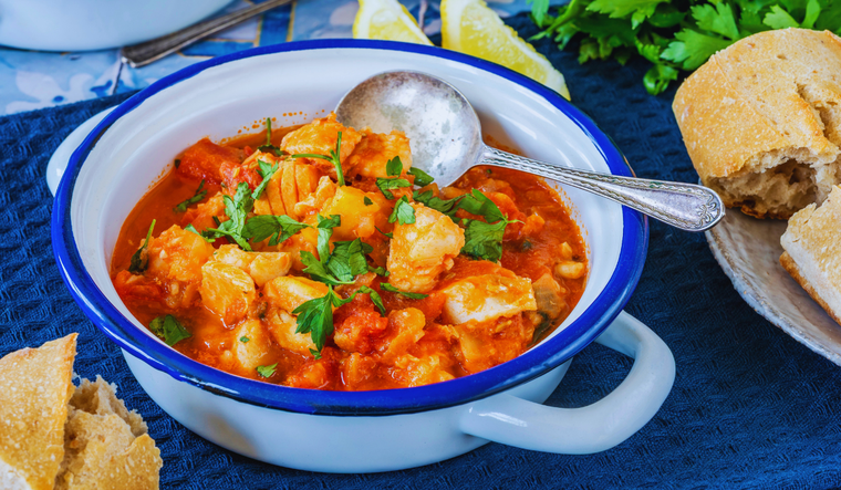 En muchas regiones, la receta cambia según la temporada incorporando distintas verduras. En muchas regiones, la receta cambia según la temporada incorporando distintas verduras.