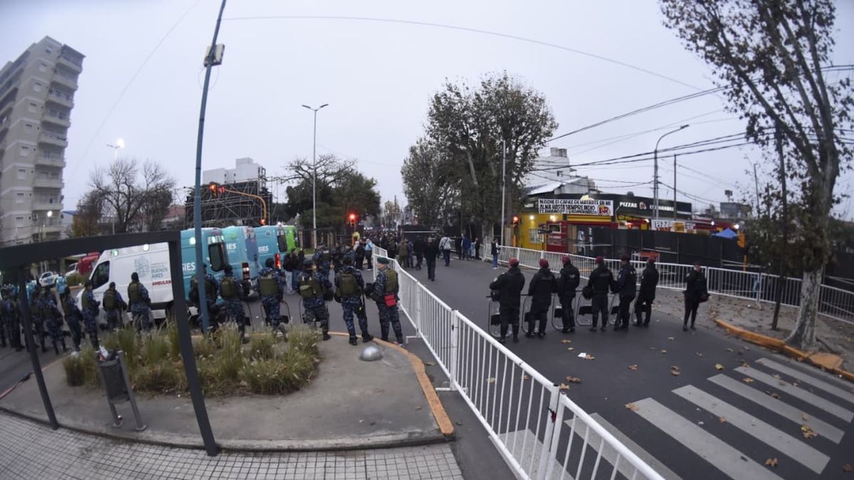 Muerte del Indio: más de quince cuadras de fila a la espera 