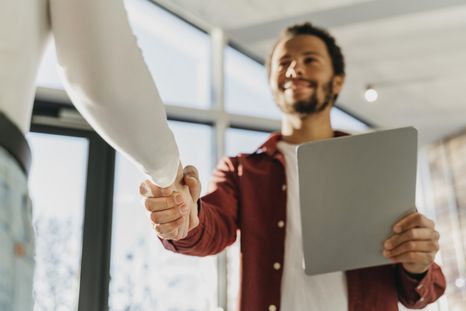 Un relevamiento de Randstad reveló que el 34% de los trabajadores argentinos tienen la intención de cambiar de trabajo este año. Un relevamiento de Randstad reveló que el 34% de los trabajadores argentinos tienen la intención de cambiar de trabajo este año.