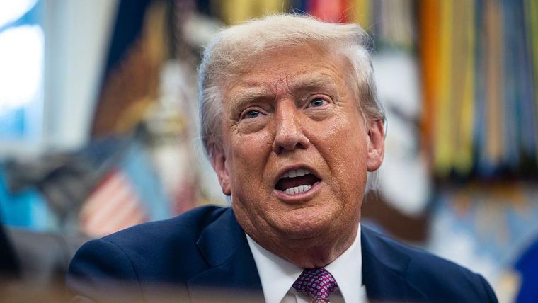 El presidente Trump ha aprobado una amplia serie de medidas para restringir la inmigración legal.