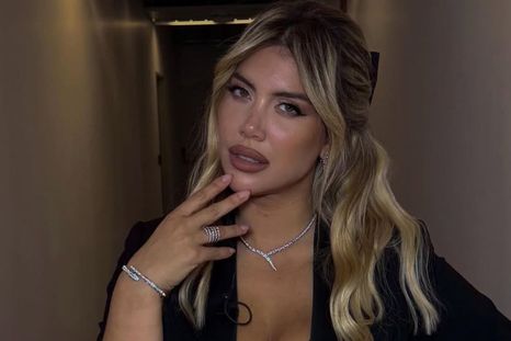 Wanda Nara cruzando Ezeiza con un look de incógnito y rodeada de un operativo de seguridad privado. / Instagram @wanda_nara Wanda Nara cruzando Ezeiza con un look de incógnito y rodeada de un operativo de seguridad privado. / Instagram @wanda_nara