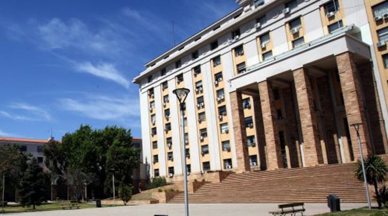 La agente cesanteada se desempeñaba en el Ministerio de Salud, Desarrollo Social y Deportes.