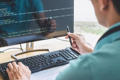 MDZol | El software libre se define como aquel cuyo código fuente está disponible para que cualquier persona pueda estudiarlo, modificarlo y redistribuirlo. Foto: Archivo MDZ