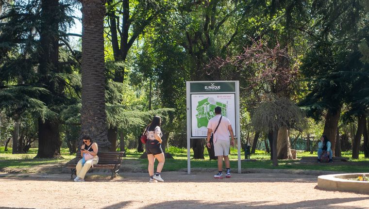 El Parque San Martín en Mendoza, con turistas en septiembre Foto: Santiago Tagua/MDZ