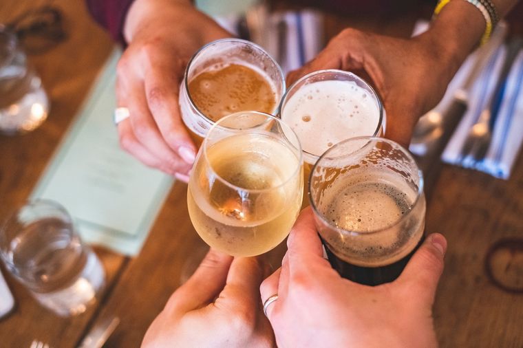 El vino y la cerveza son dos de las bebidas más consumidas en el país Foto: Shutterstock