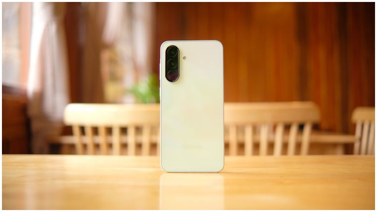 El celular de gama media que tiene batería para todo el día. El celular de gama media que tiene batería para todo el día.