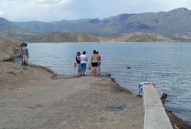 El sector donde estaban las víctimas tiene vigilancia, según policías de la zona.