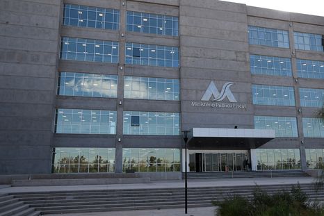 Los tres hombres permanecen imputados en la causa que investiga el presunto caso de abuso intrafamiliar ocurrido en San Martín. Los tres hombres permanecen imputados en la causa que investiga el presunto caso de abuso intrafamiliar ocurrido en San Martín.