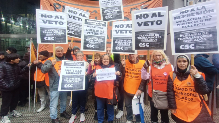 Como suele ser habitual, se llevó a cabo una nueva marcha de los jubilados