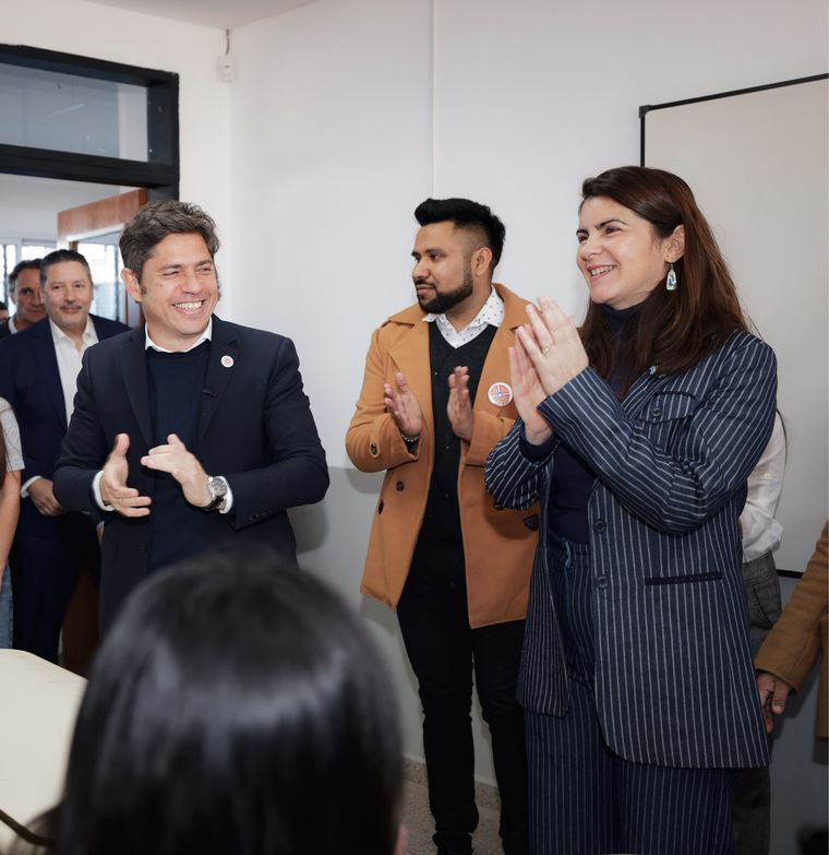 Kicillof y Mariel Fernández, sonrisas en público, tensión en privado.&nbsp;
