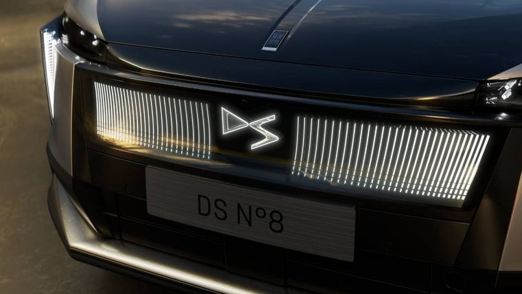 DS N°8