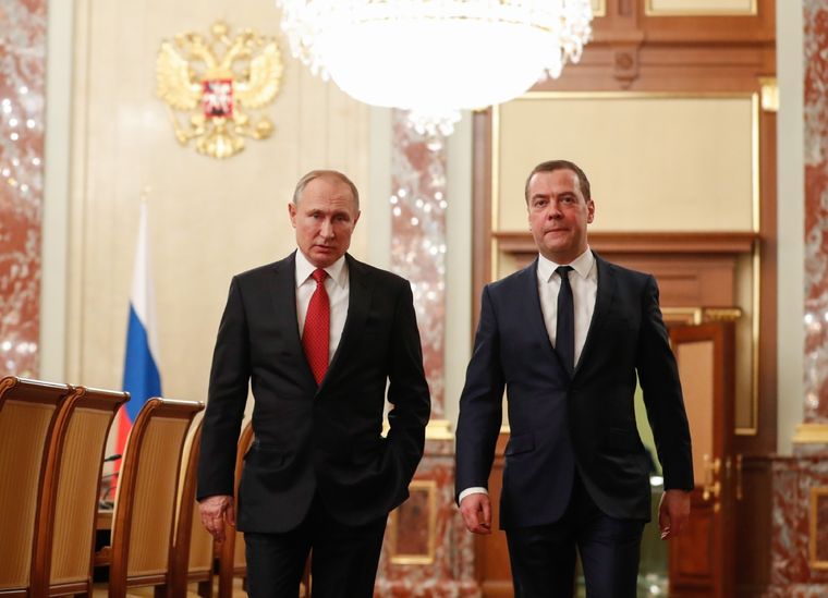 Vladimir Putin y Dmitri Medvédev Putin y Medvédev, autoridades máximas en Rusia. Foto: EFE