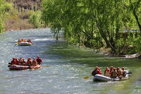 Las bajadas en rafting ofrecen una manera muy divertida de disfrutar el paisaje y la naturaleza de Mendoza Foto: Cámara de Turismo Mendoza