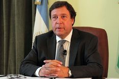 alberto weretilnek:  te reconoce mas por violar la constitucion y las leyes que por cumplirlas