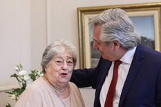 Alberto Fernández junto a Hebe de Bonafini. Foto: Twitter Alberto Fernández