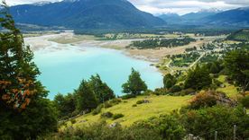 Bahía Murta es un pueblo chileno ubicado sobre las costas del lago General Carrera, en plena Patagonia. Bahía Murta es un pueblo chileno ubicado sobre las costas del lago General Carrera, en plena Patagonia.