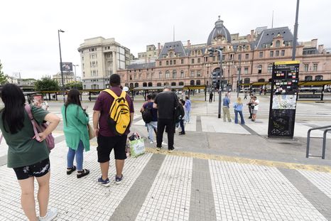 En Buenos Aires solo se registró una disminución del 5% en el transporte. En Buenos Aires solo se registró una disminución del 5% en el transporte.