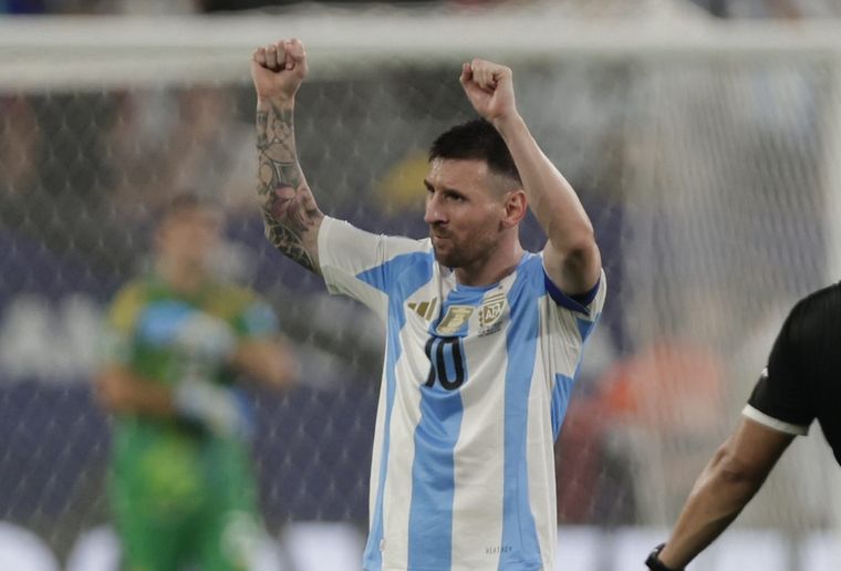 Messi les preparó una sorpresa a sus compañeros antes de jugar la final. Foto: Fotobaires