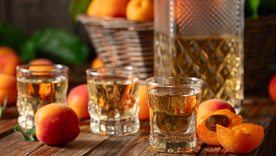 Receta tradicional de licor de albaricoque: sabor artesanal Foto: Shutterstock