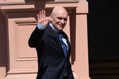 El exprimer candidato a diputado nacional por LLA en la provincia de Buenos Aires es allanado en su casa de Beccar por presunto lavado de dinero. El exprimer candidato a diputado nacional por LLA en la provincia de Buenos Aires es allanado en su casa de Beccar por presunto lavado de dinero.