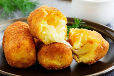 Receta fácil de bombas de papas caseras.