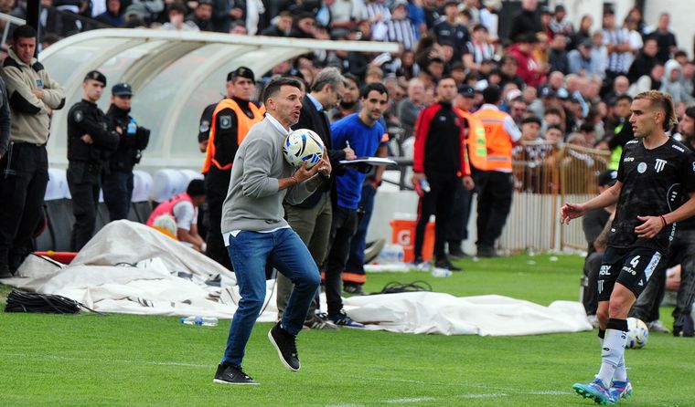 En su segunda experiencia como entrenador, Ariel Broggi metió a Gimnasia en la gran final por el ascenso directo a la Liga Profesional. 