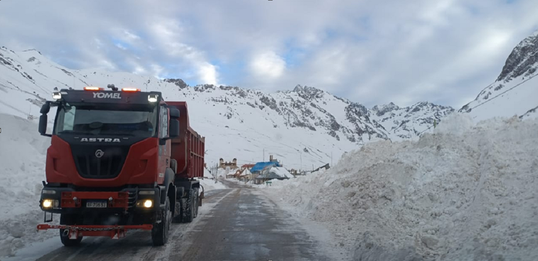 La Ruta 7 está transitable, pero habrá que esperar al menos un día más para cruzar a Chile. Foto: Vialidad Nacional