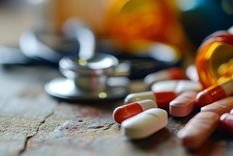 La ANMAT indicó que el procedimiento de revisión se repetirá cada tres meses Foto: Imagen generada con Midjourney