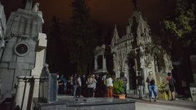 La arquitectura funeraria de Mendoza cobra una dimensión mística bajo la iluminación nocturna. La arquitectura funeraria de Mendoza cobra una dimensión mística bajo la iluminación nocturna.