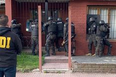 Uno de los allanamientos que permitieron las capturas. Foto: TELAM