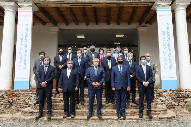El Presidente reunió en Catamarca a los gobernadores de la liga norte. Foto: Tèlam