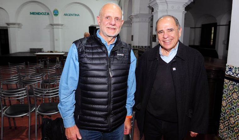 Ricardo Piccolo con Claudio Galmarini, director de INTA Mendoza. Ricardo Piccolo con Claudio Galmarini, director de INTA Mendoza.