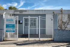 La facha de la escuela donde sucedió el ataque del alumno a su maestra Foto: NA La facha de la escuela donde sucedió el ataque del alumno a su maestra Foto: NA