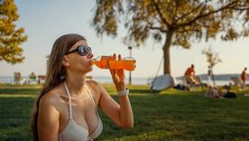 Se recomienda limitar la ingesta de bebidas azucaradas, tanto para los adultos como para los niños.