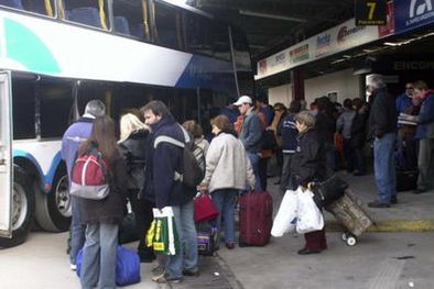 MDZol | El transporte aéreo podría desplazar al terrestre por las tarifas. Foto: MDZ