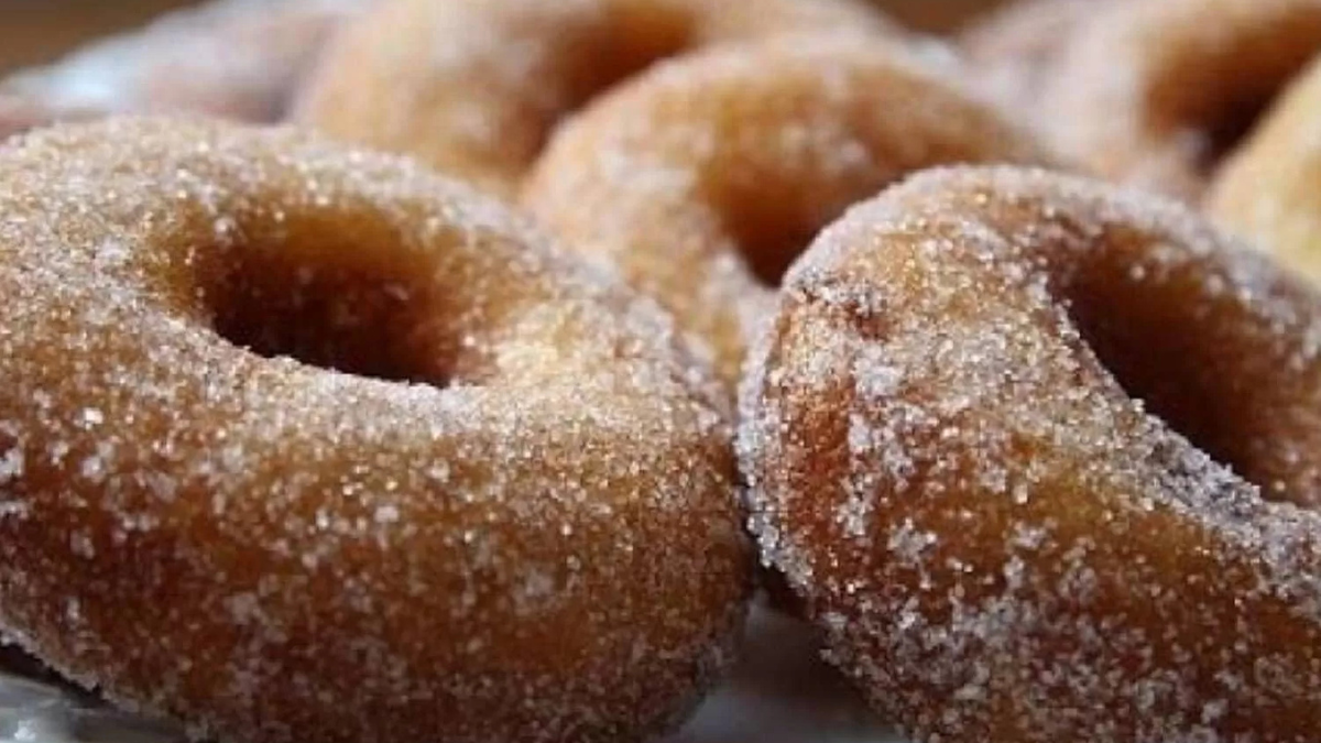 Cociná rosquitas azucaradas una receta con ingredientes simples y mucho sabor