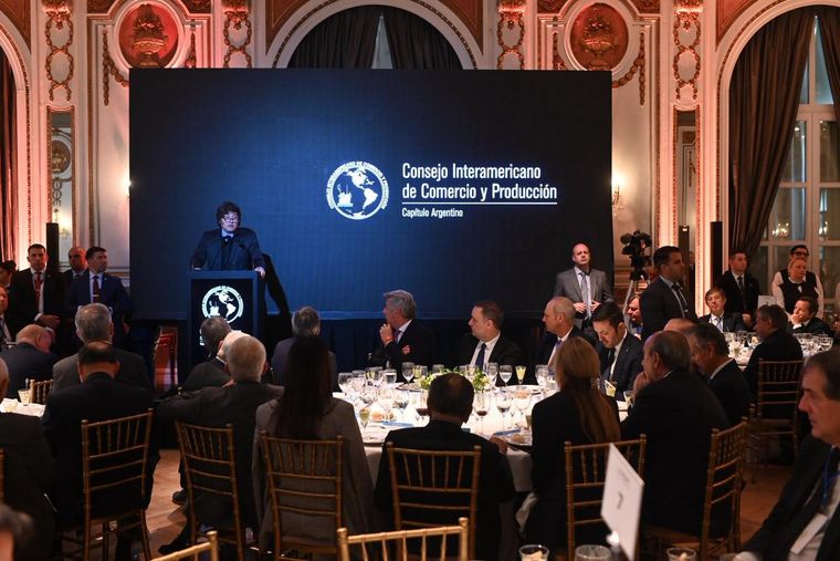 Los empresarios aplaudieron a Milei y valoraron el rumbo económico Los empresarios aplaudieron a Milei y valoraron el rumbo económico