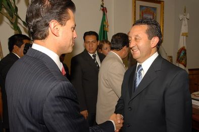 MDZol | Celso Jaque con Enrique Peña Nieto. Foto: Carlos Angrigiani
