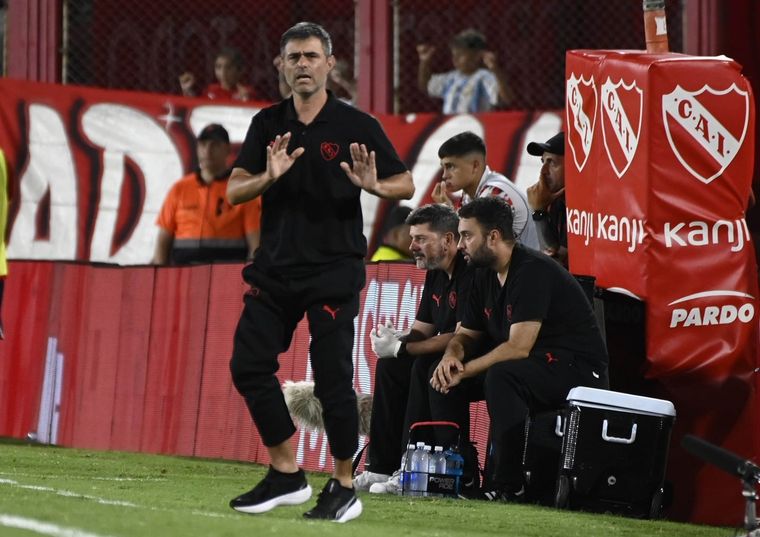 Julio Vaccari fue consultado por cómo afrontar el próximo compromiso de Independiente y no dejó lugar a dudas Foto: FotoBaires