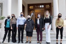 Mariana Juri junto a María Teresa Barbera y los integrantes del grupo Broda.